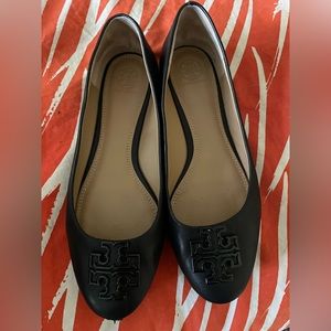 Tory Burch flats - black, size 8.